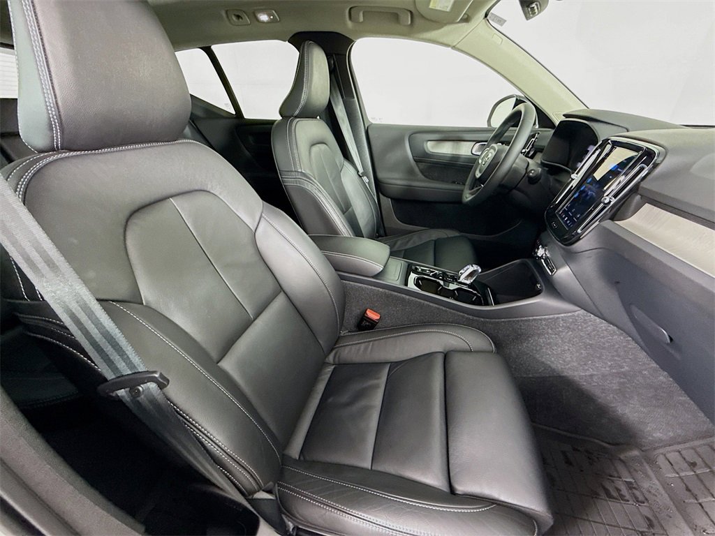 Used 2023 Volvo XC40 B5 Ultimate w/ Protection Package Premier image 30