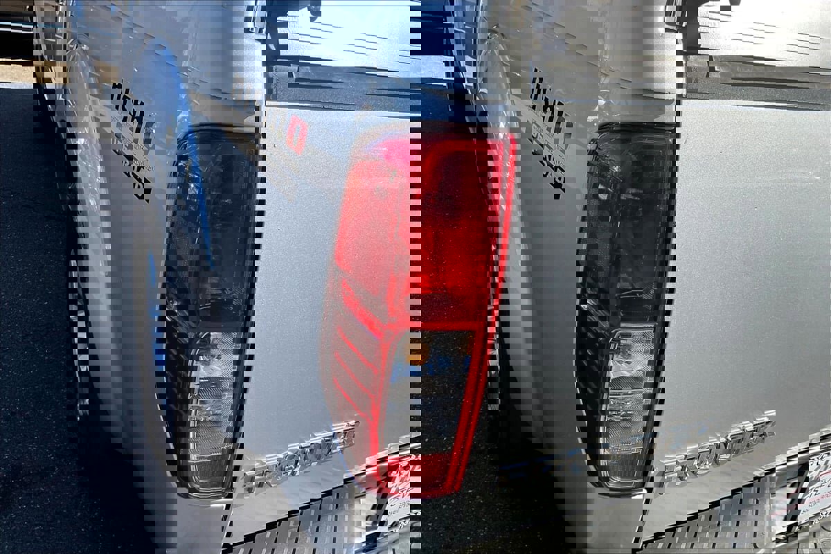 Used 2006 Nissan Frontier NISMO w/ (J01) Sunroof Pkg image 23