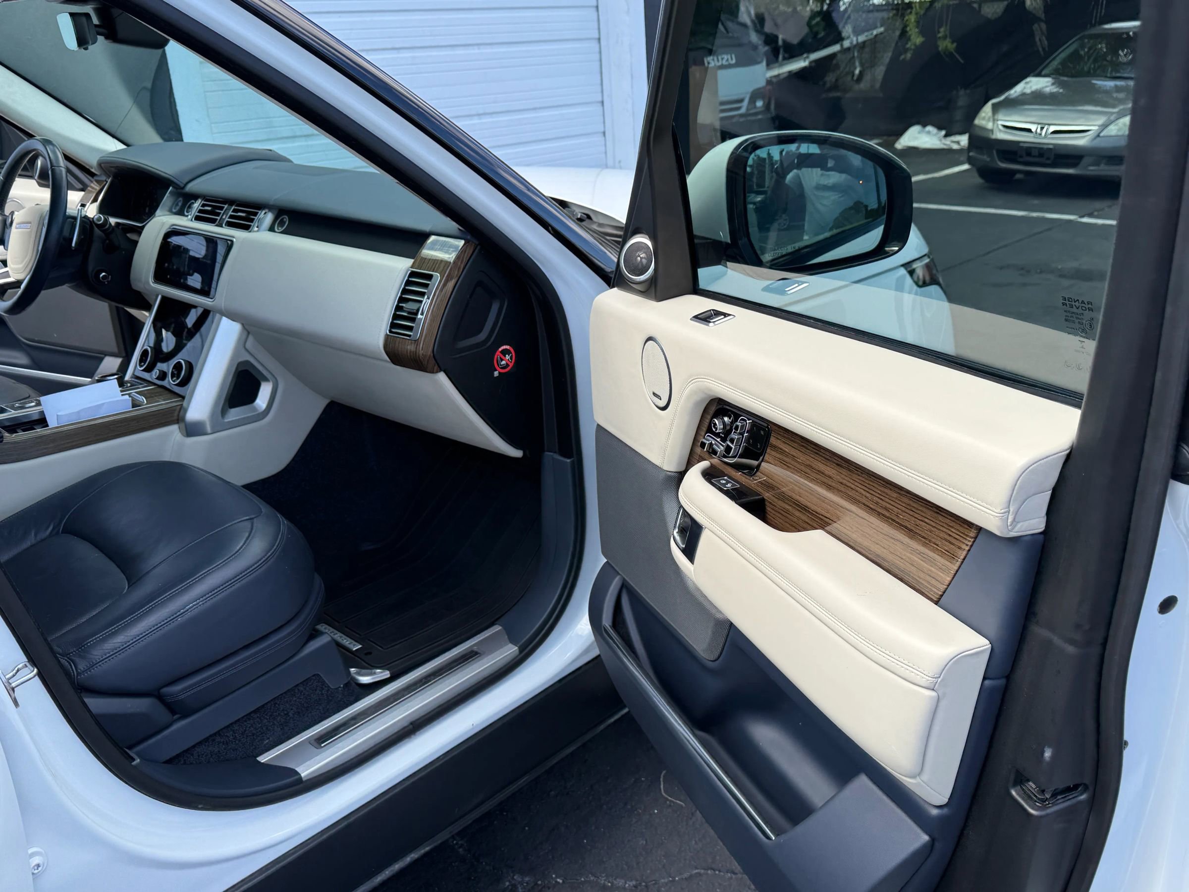 Used 2018 Land Rover Range Rover Autobiography image 19