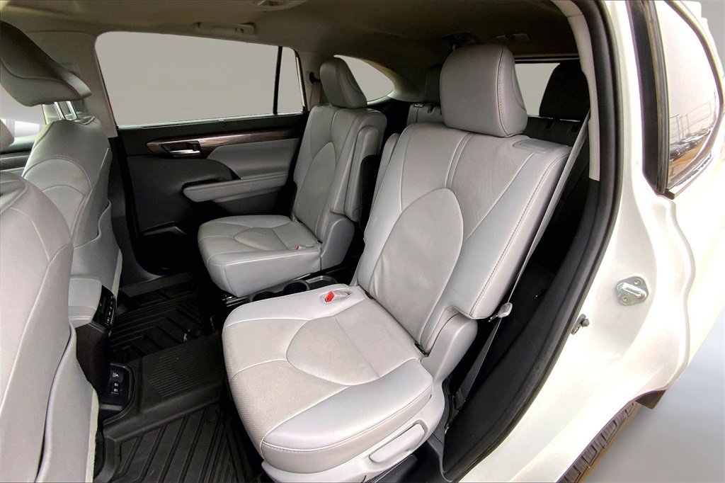 Used 2021 Toyota Highlander Limited image 26