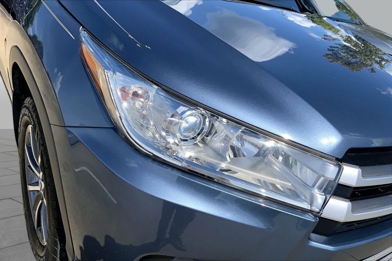 Used 2019 Toyota Highlander XLE AWD/4WD image 27