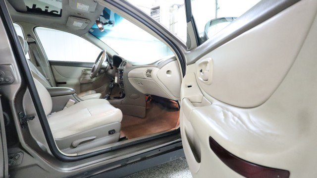 Used 2002 Oldsmobile Intrigue GL w/ Sun & Sound Pkg FWD image 10