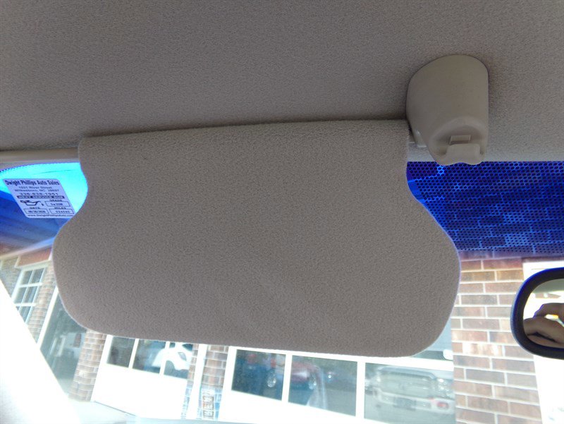 Used 2003 Cadillac De Ville Sedan w/ Comfort & Convenience Package image 44