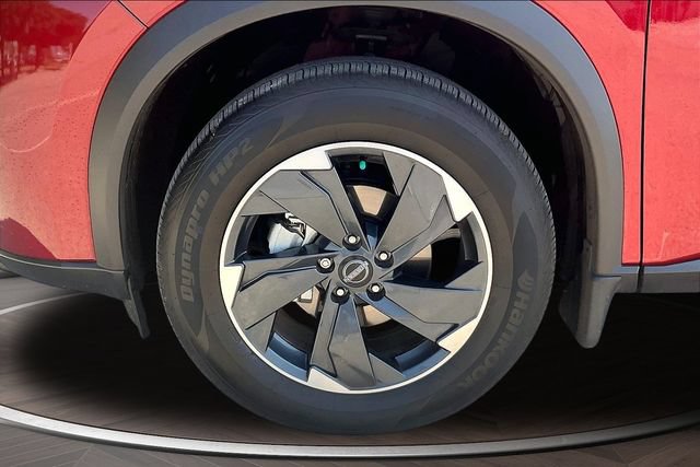 Certified 2026 Nissan Rogue SV AWD/4WD image 9