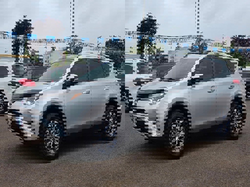 Used 2016 Toyota RAV4 XLE image 1