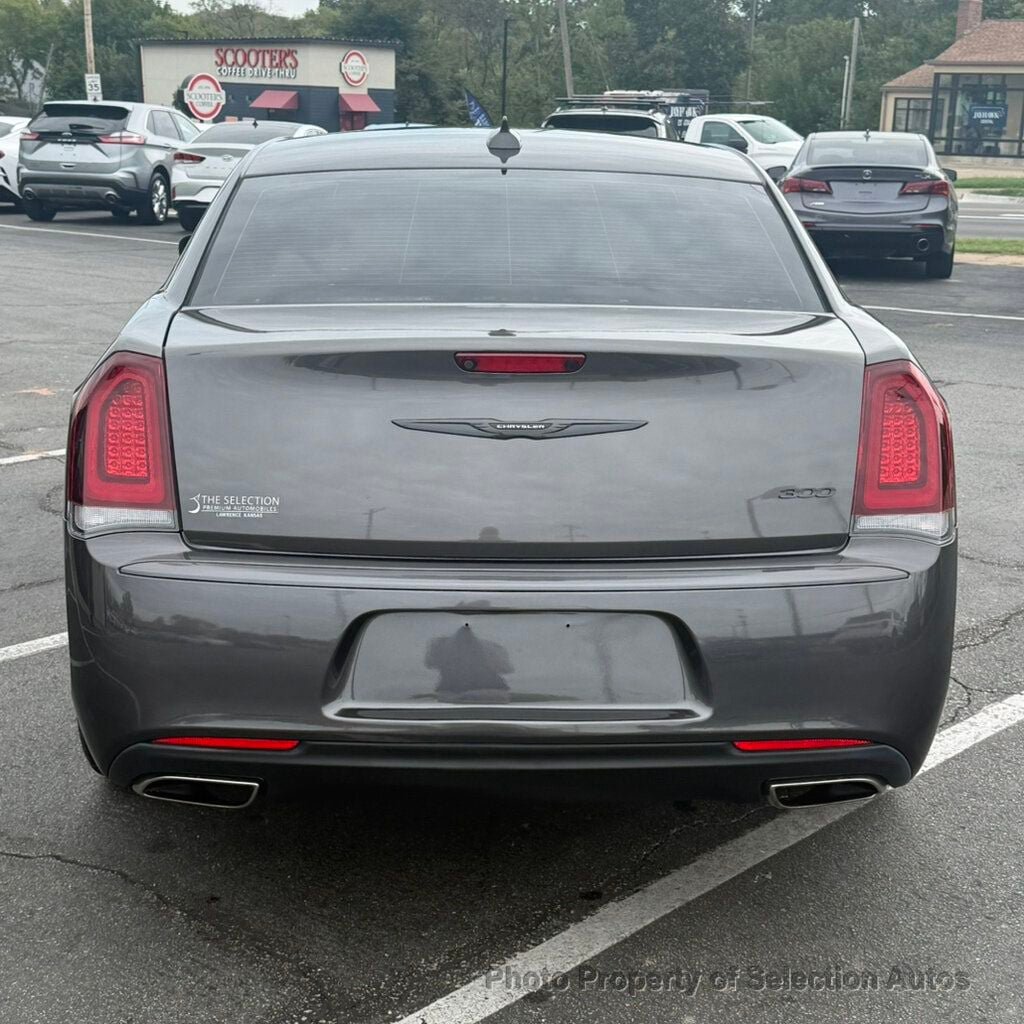 Used 2023 Chrysler 300 Touring w/ Sport Appearance Package RWD image 14