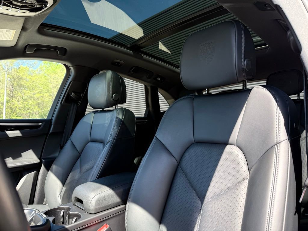 Used 2023 Porsche Macan Base image 14