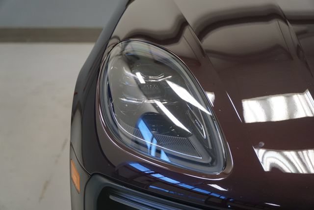 Certified 2026 Porsche Macan Turbo AWD/4WD image 15