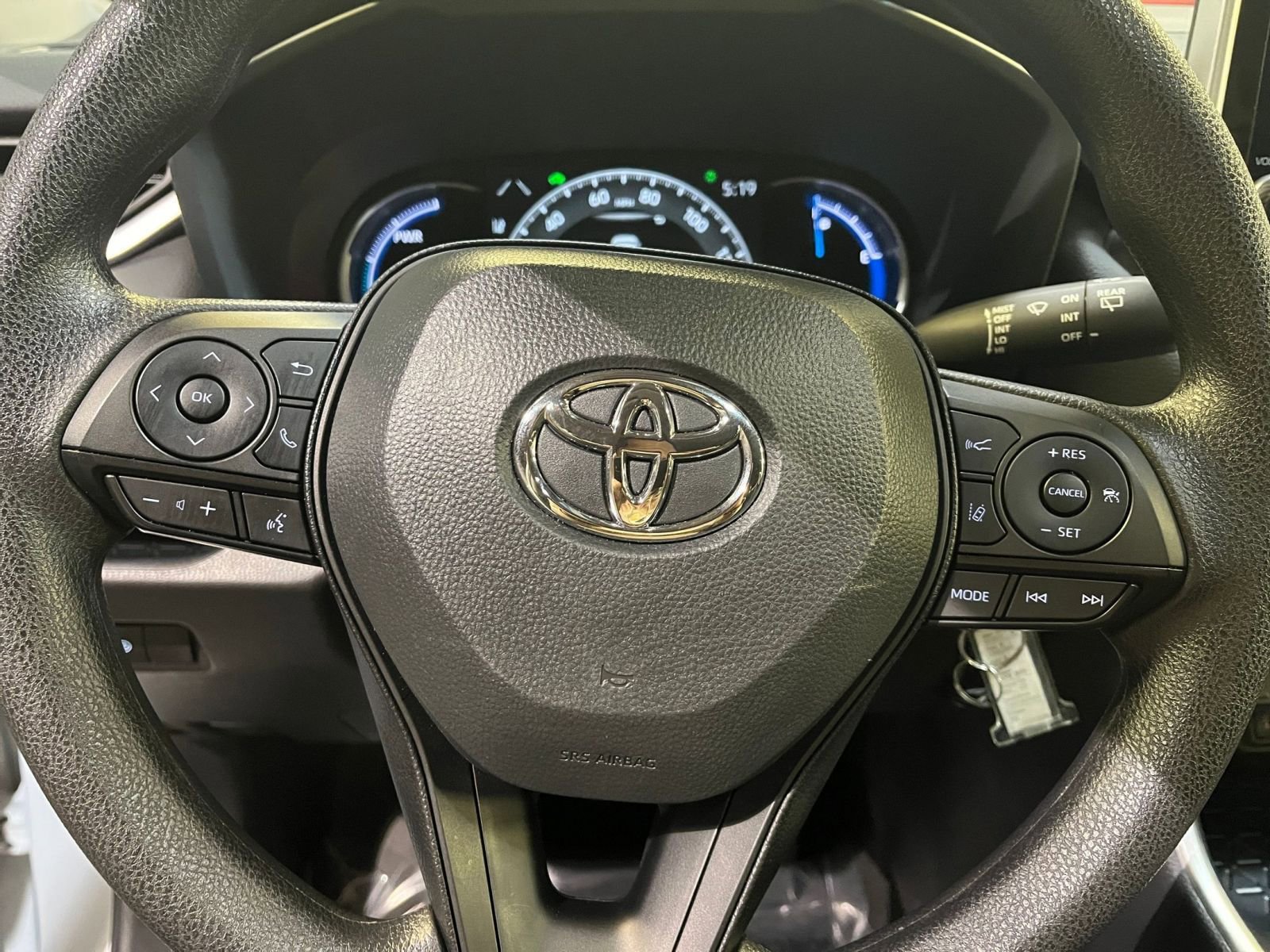 Used 2025 Toyota RAV4 LE image 28