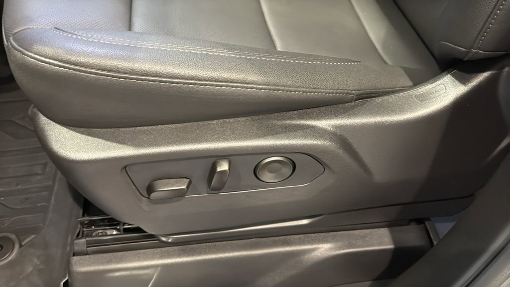 Used 2026 GMC Sierra 1500 SLT w/ SLT Premium Plus Package image 25