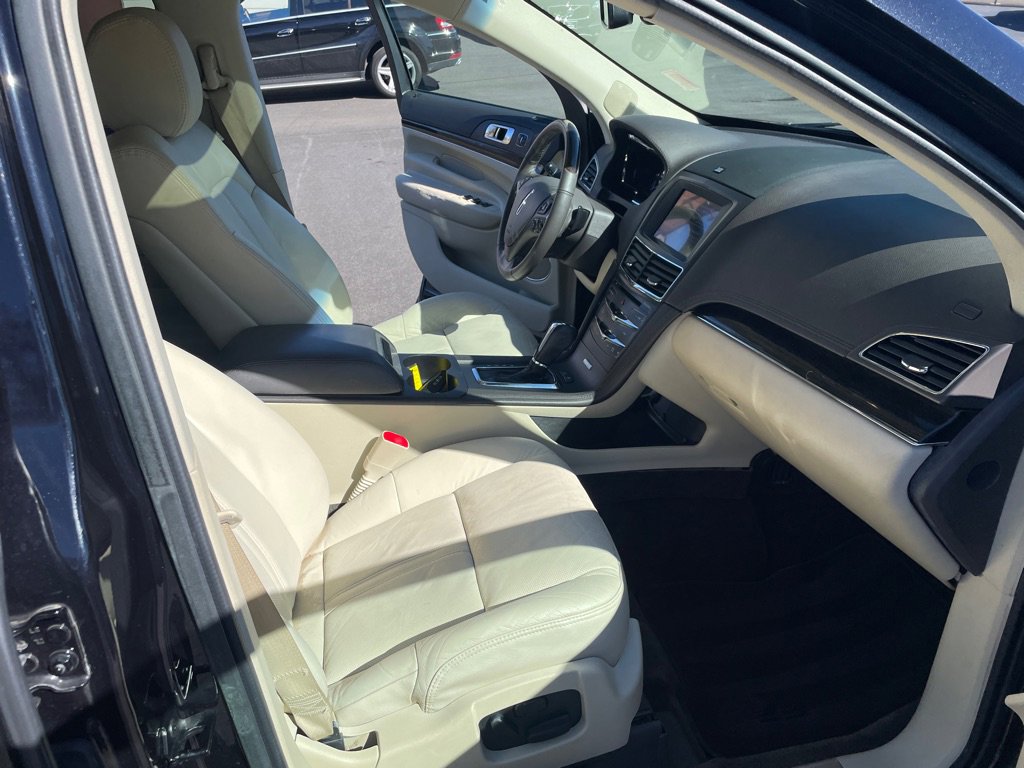 Used 2019 Lincoln MKT AWD image 24