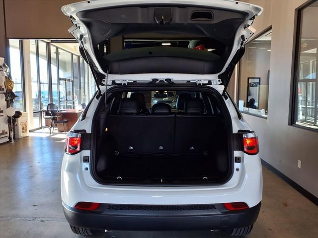 Used 2023 Jeep Compass Latitude w/ Convenience Group image 9