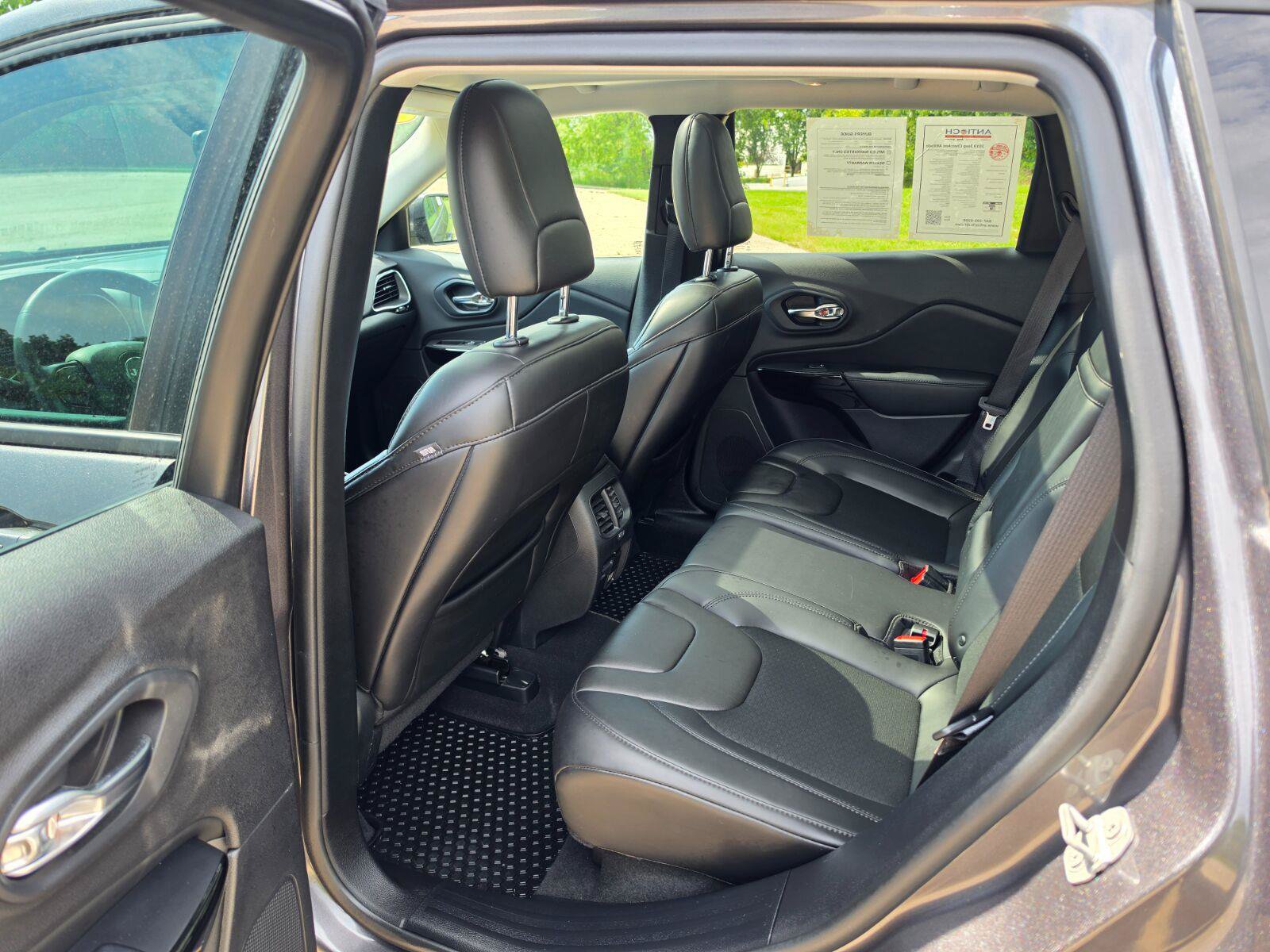 Used 2019 Jeep Cherokee Latitude Plus AWD/4WD image 15