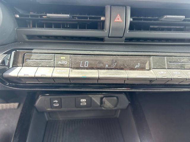 Used 2025 Toyota Prius LE FWD image 15