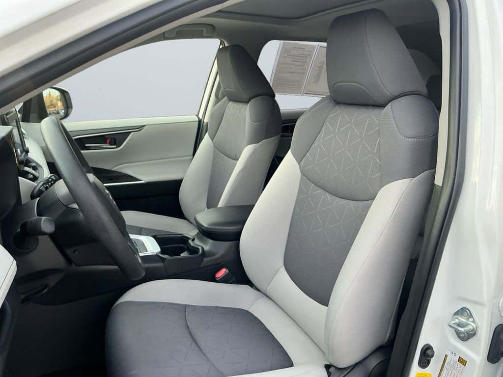 Used 2019 Toyota RAV4 XLE image 10