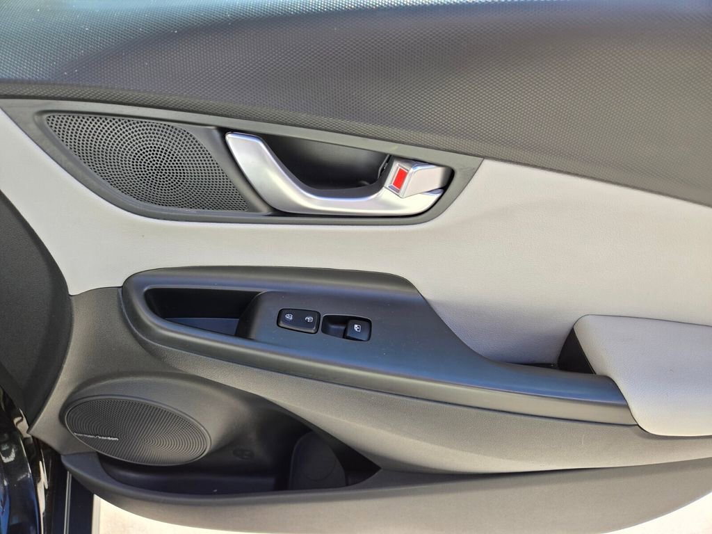 Used 2022 Hyundai Kona Limited image 20