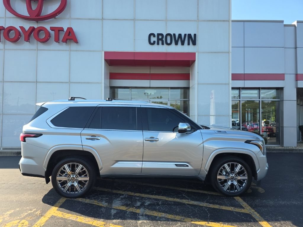 Used 2023 Toyota Sequoia Capstone AWD/4WD image 2