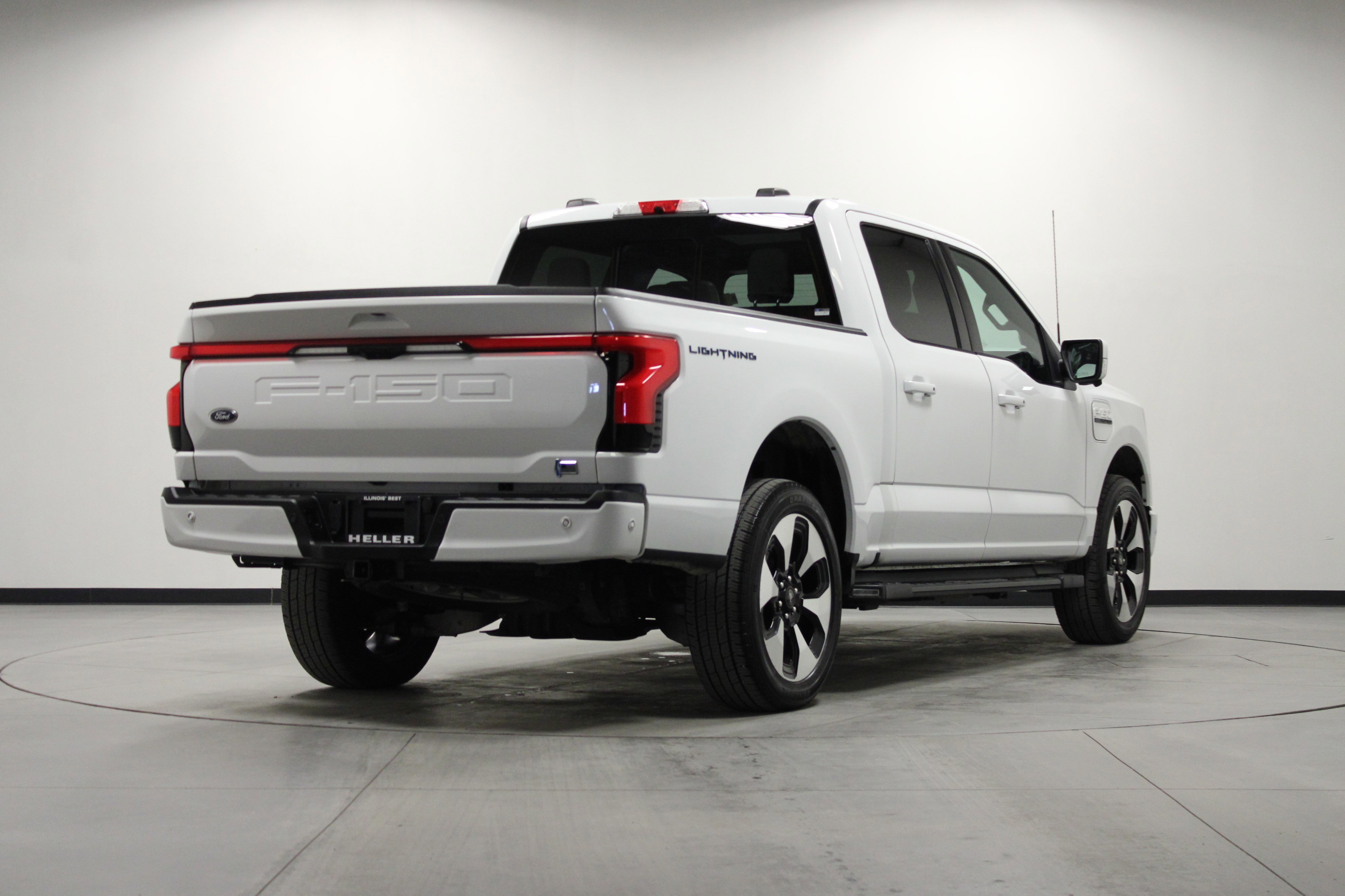 Used 2023 Ford F150 Lightning Platinum image 4