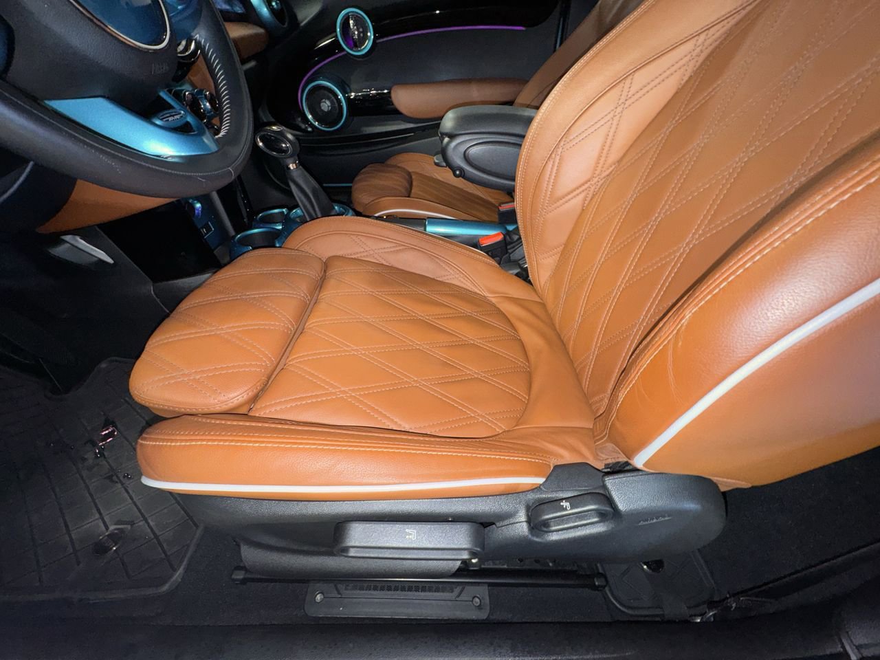 Used 2019 MINI Cooper Convertible w/ Signature Upholstery Package image 17