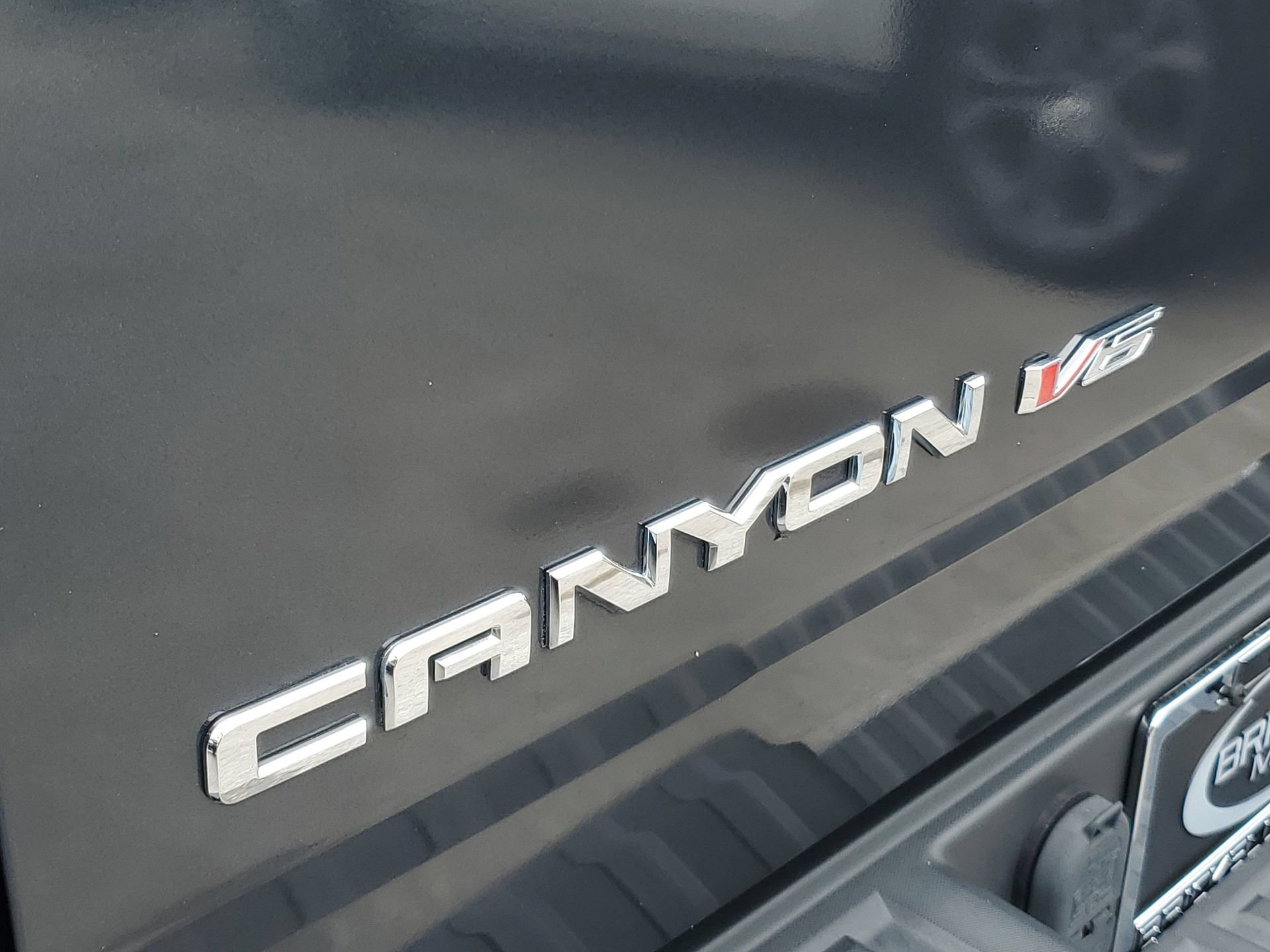 Used 2019 GMC Canyon SLE w/ Elevation Edition RWD image 6