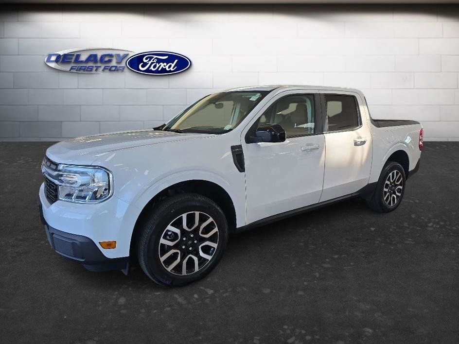Used 2024 Ford Maverick Lariat FWD image 2