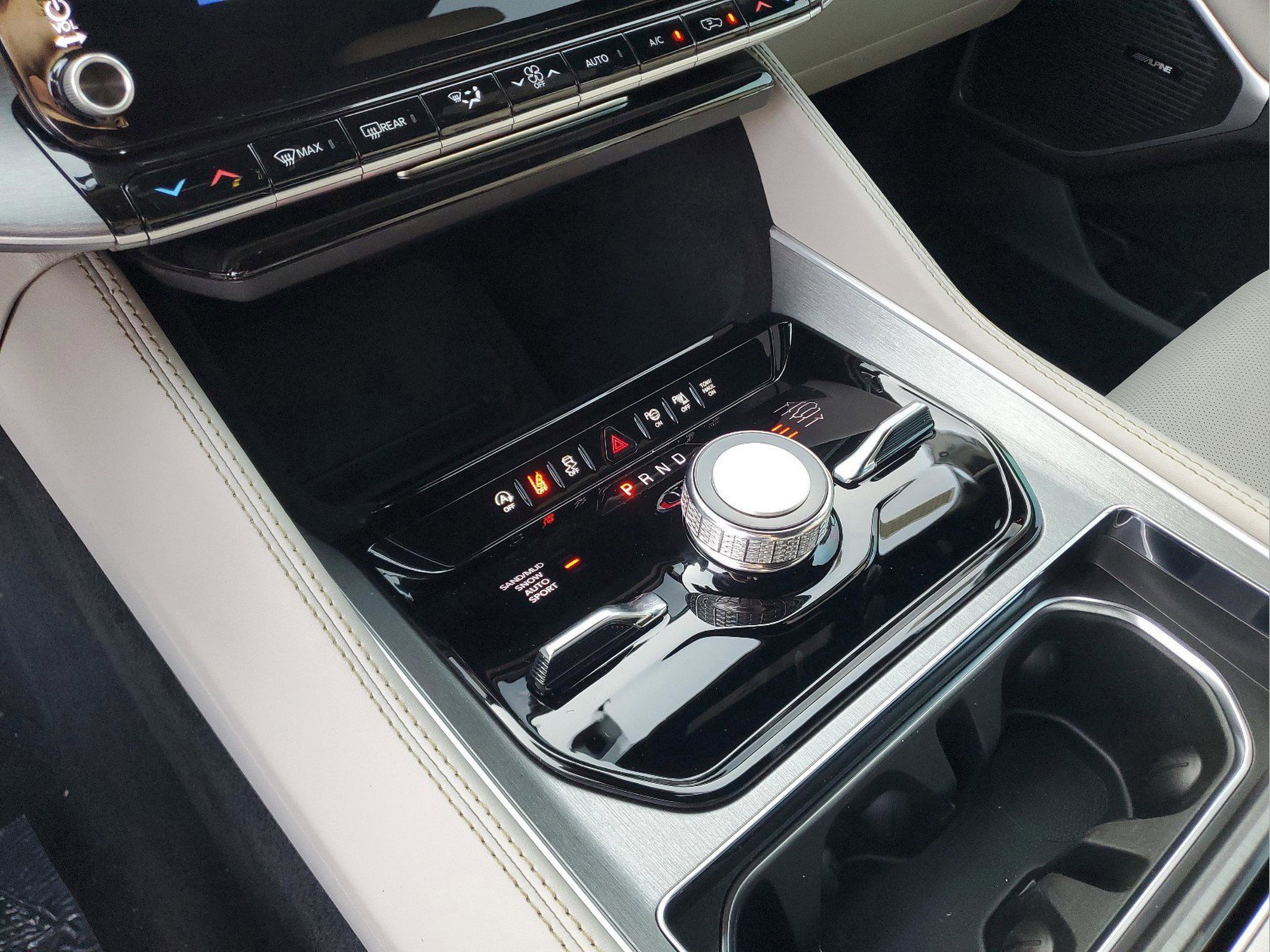 New 2025 Jeep Wagoneer L Series III w/ 8-pass Seating Package image 23