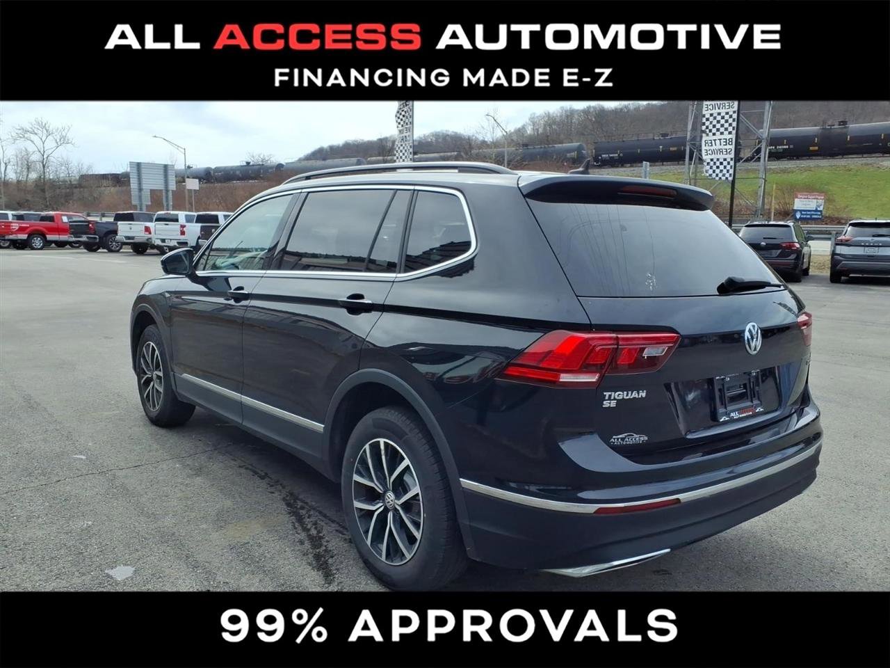 Used 2021 Volkswagen Tiguan SE image 3