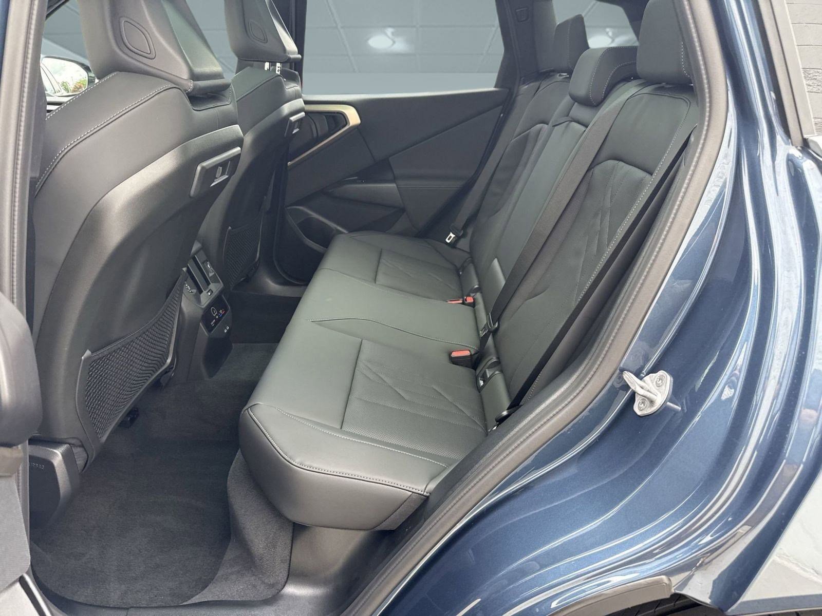 New 2025 BMW X3 xDrive30i w/ Convenience Package image 13