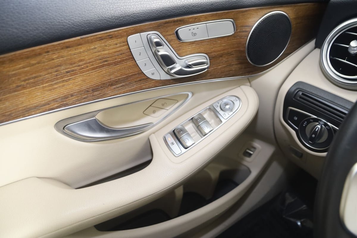 Used 2021 Mercedes-Benz GLC 300 4MATIC image 26