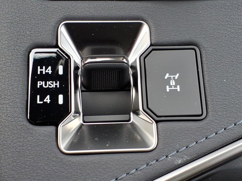 Used 2025 Lexus GX 550 w/ Accessory Package (2T) image 19