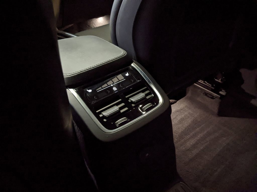Certified 2025 Volvo XC90 T8 Plus w/ Protection Package Premier image 24