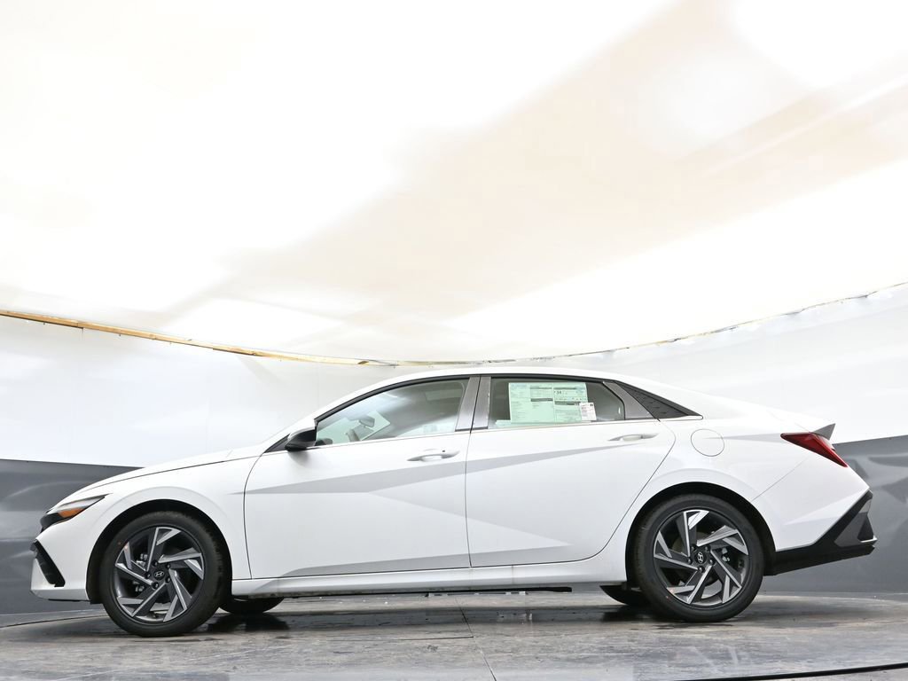 Certified 2025 Hyundai Elantra SEL image 30