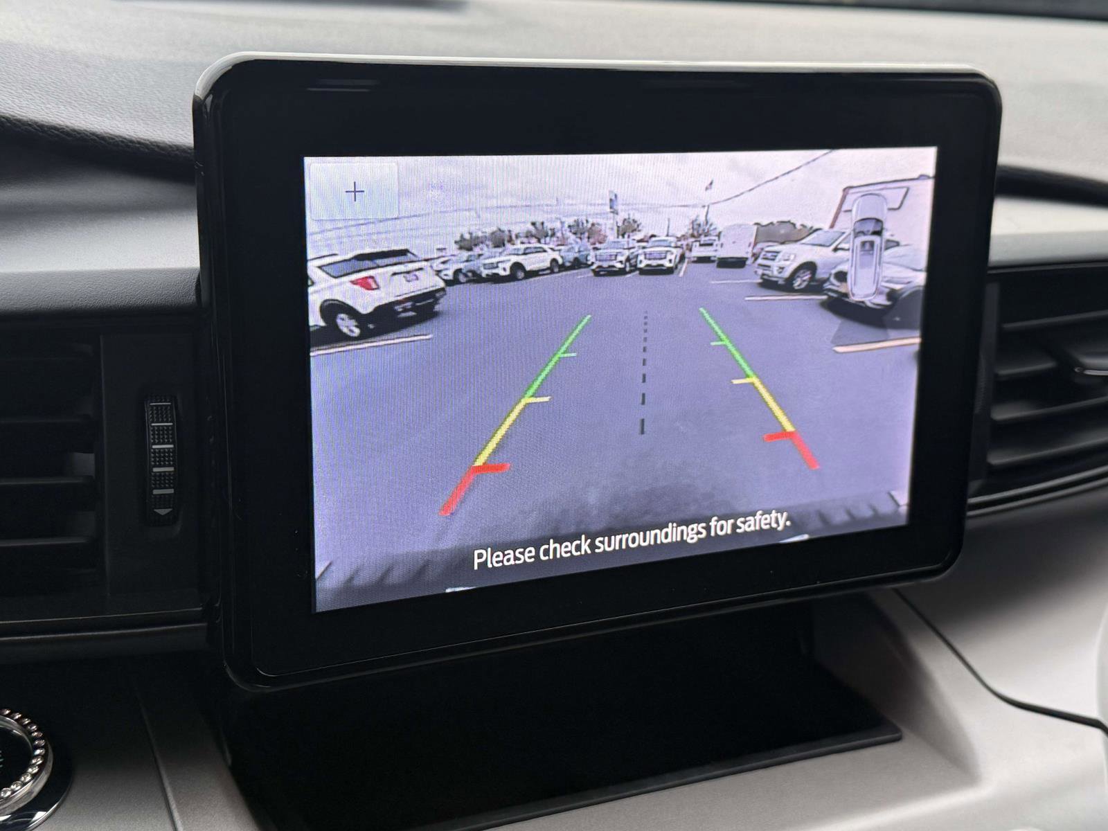 Used 2022 Ford Explorer XLT image 25