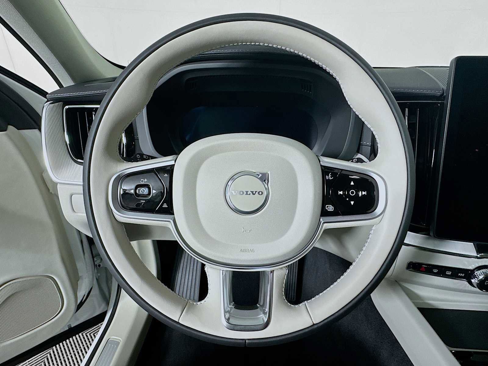 New 2026 Volvo XC60 T8 Ultra w/ Protection Package AWD/4WD image 11