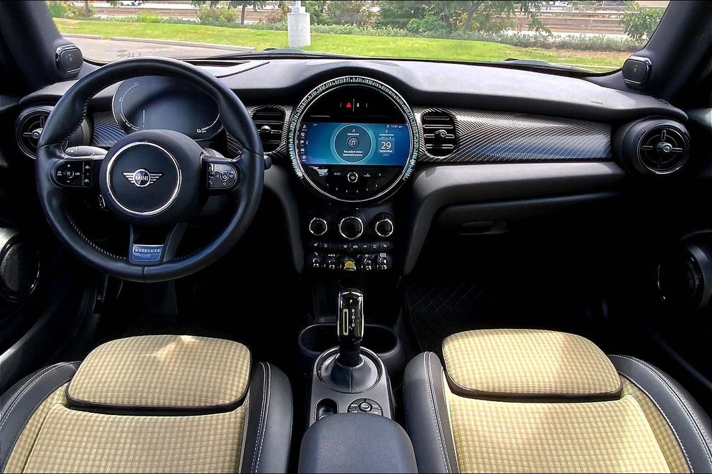 Certified 2024 MINI Cooper SE w/ MINI Resolute Edition image 16
