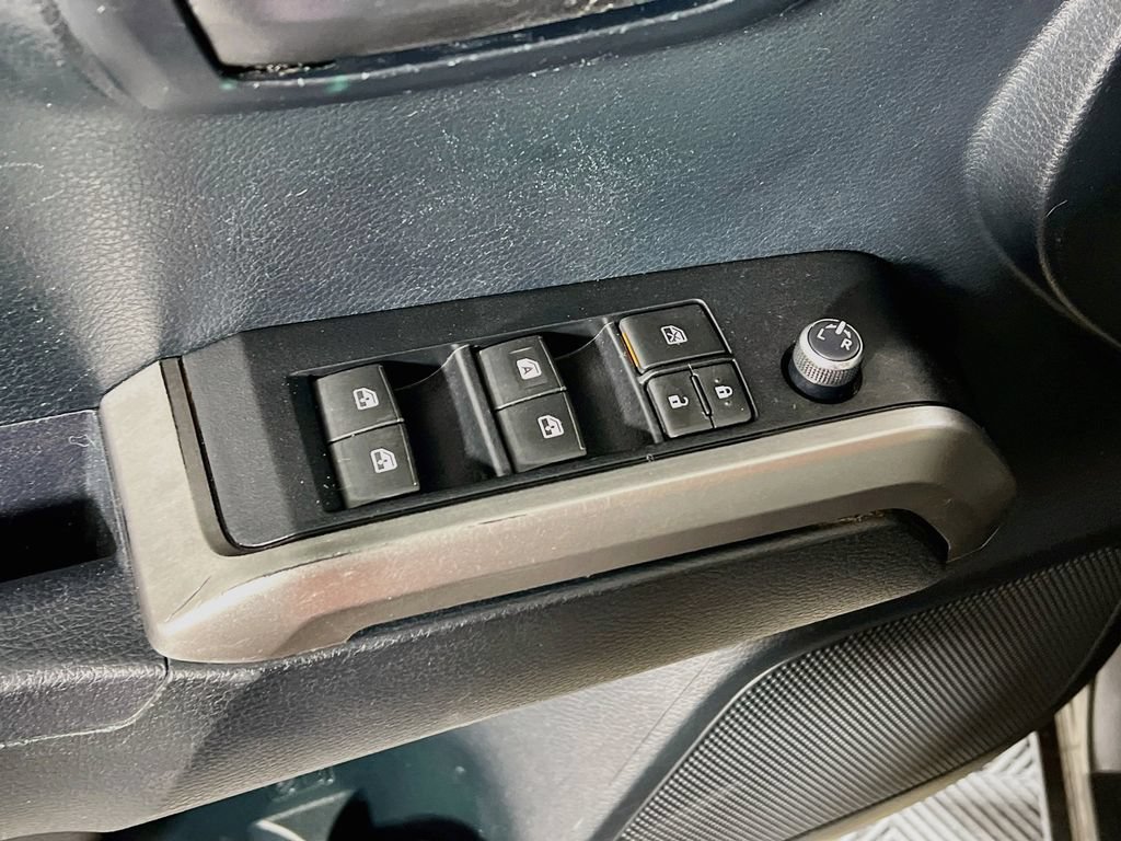 Used 2016 Toyota Tacoma SR5 w/ SR5 Appearance Package (SN) RWD image 16