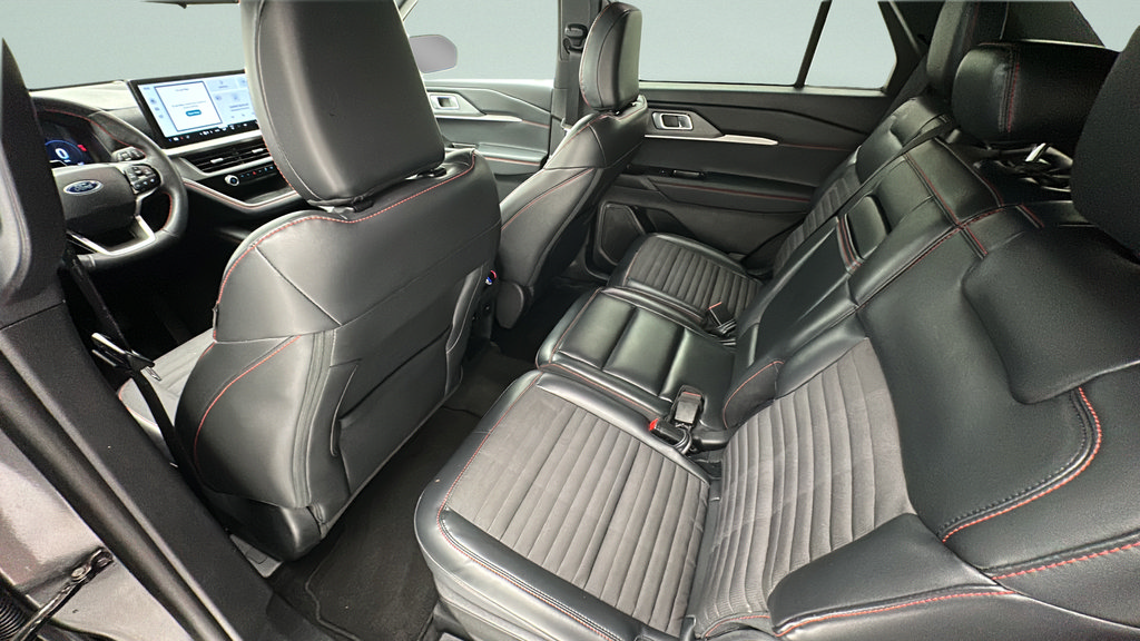 Used 2025 Ford Explorer ST-Line w/ ST-Line Street Pack AWD/4WD image 10