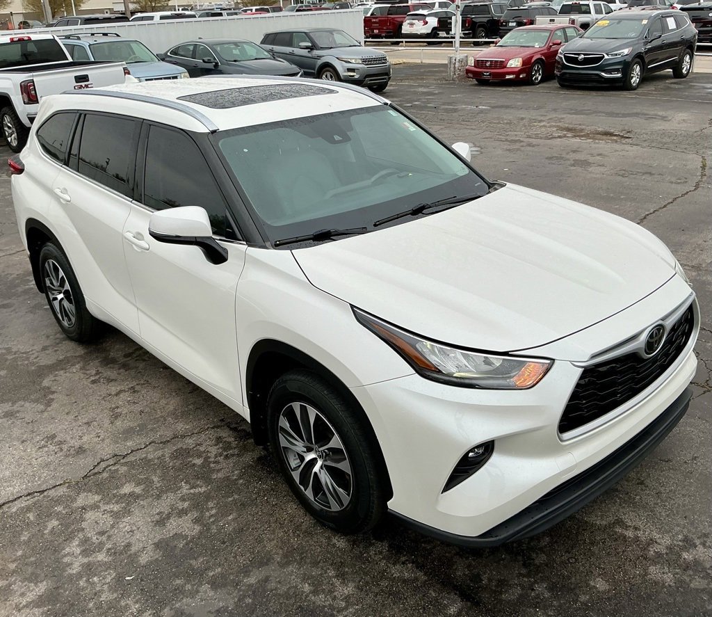 Used 2020 Toyota Highlander XLE image 4