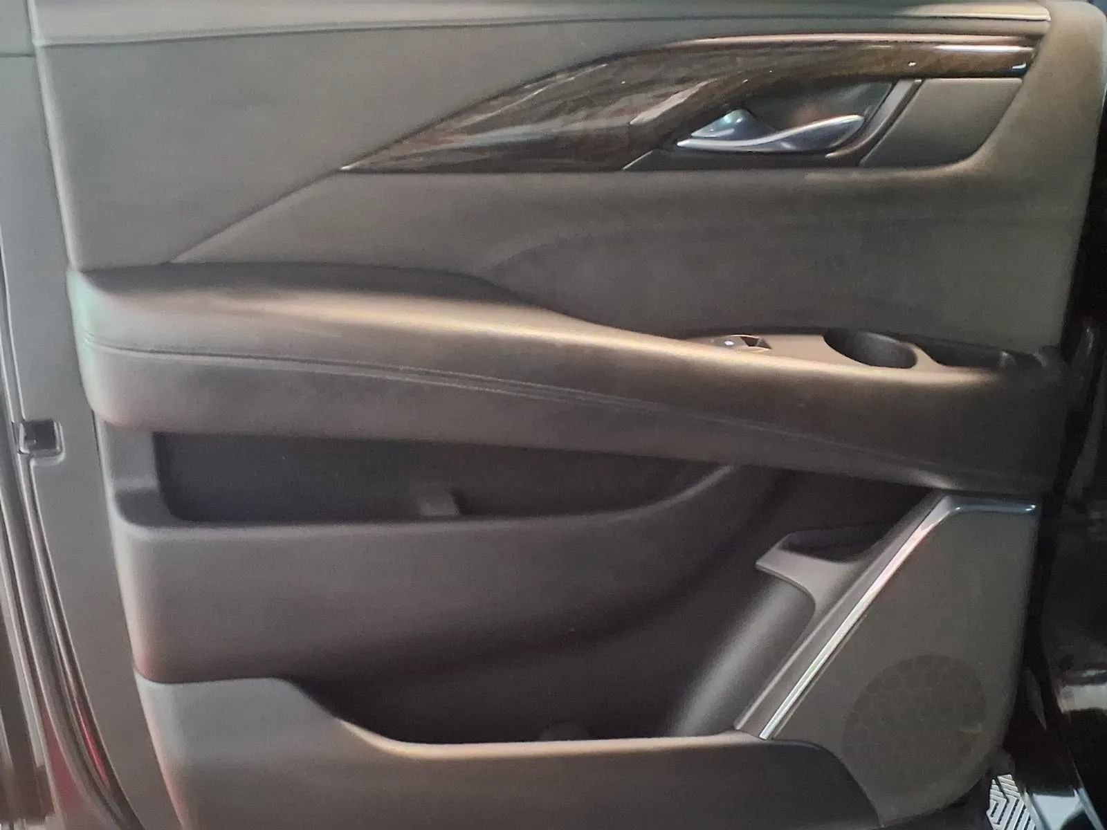 Used 2015 Cadillac Escalade ESV Platinum AWD/4WD image 17