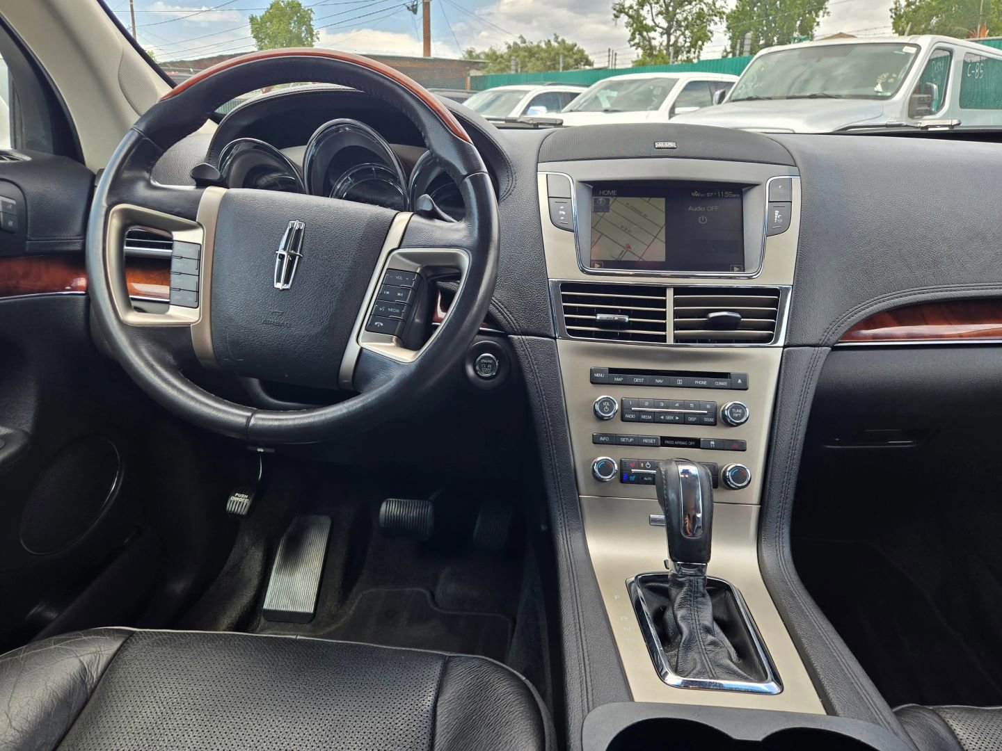 Used 2010 Lincoln MKT AWD image 21