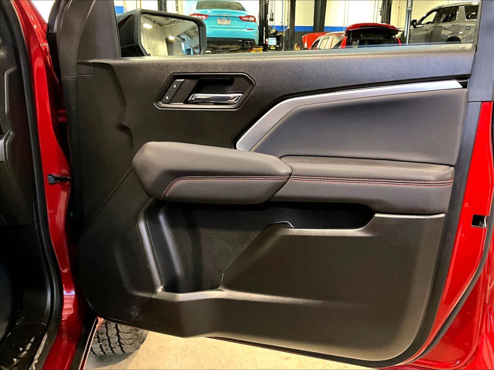 Used 2023 Chevrolet Colorado Z71 w/ Z71 Convenience Package 2 AWD/4WD image 12