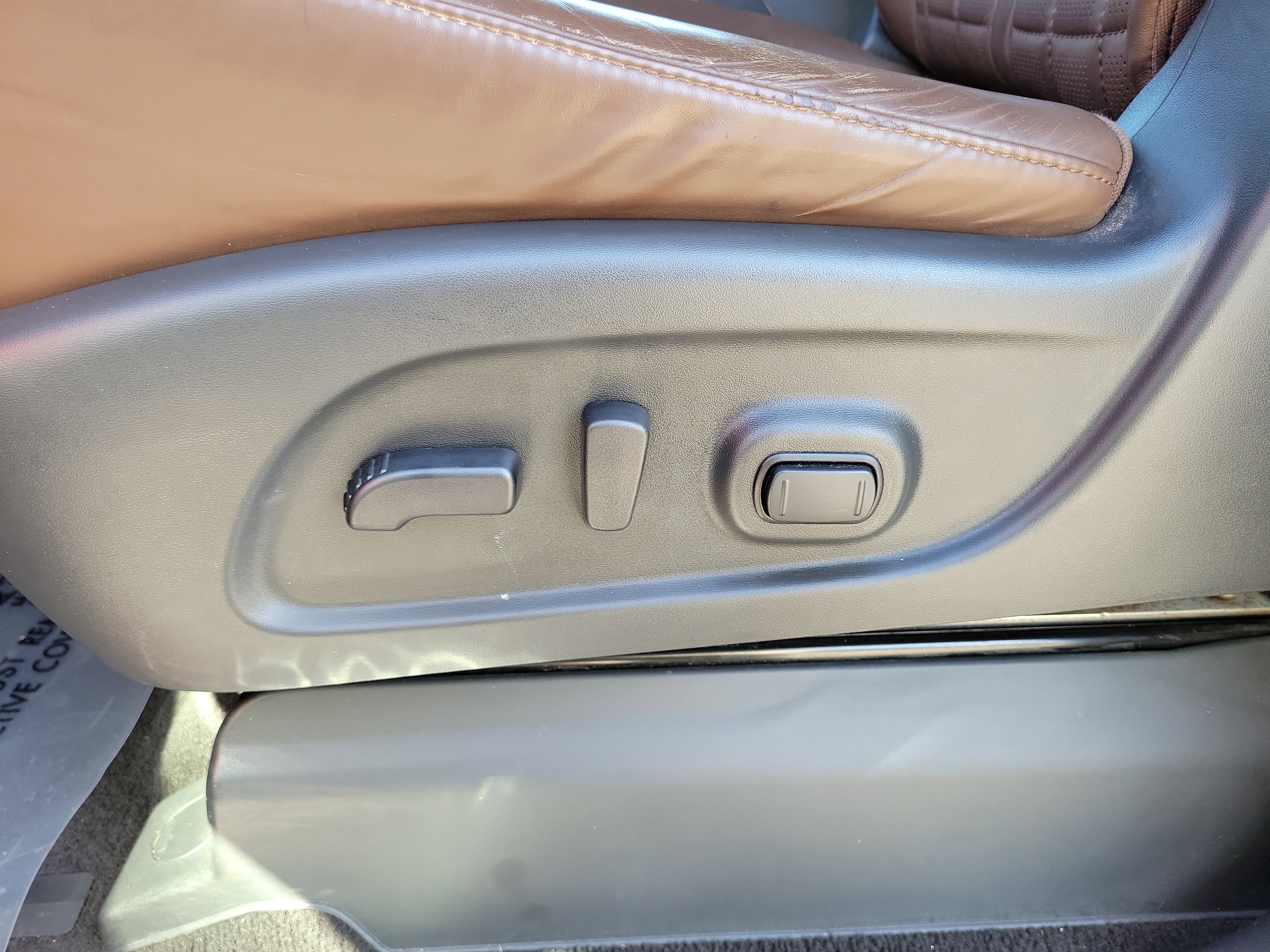 Used 2020 Nissan Titan Platinum Reserve w/ Moonroof Package image 12