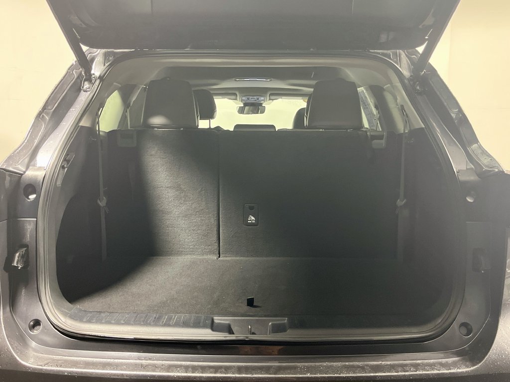 Used 2021 Toyota Highlander XLE FWD image 30