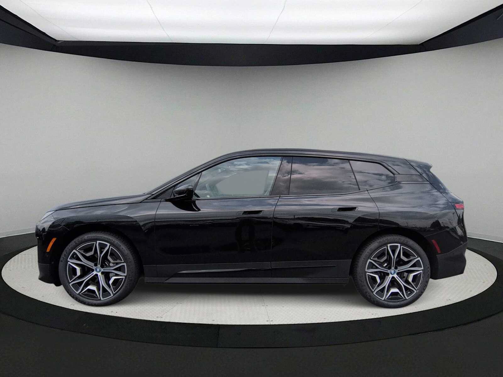 Used 2024 BMW iX xDrive50 w/ Premium Package AWD/4WD image 5