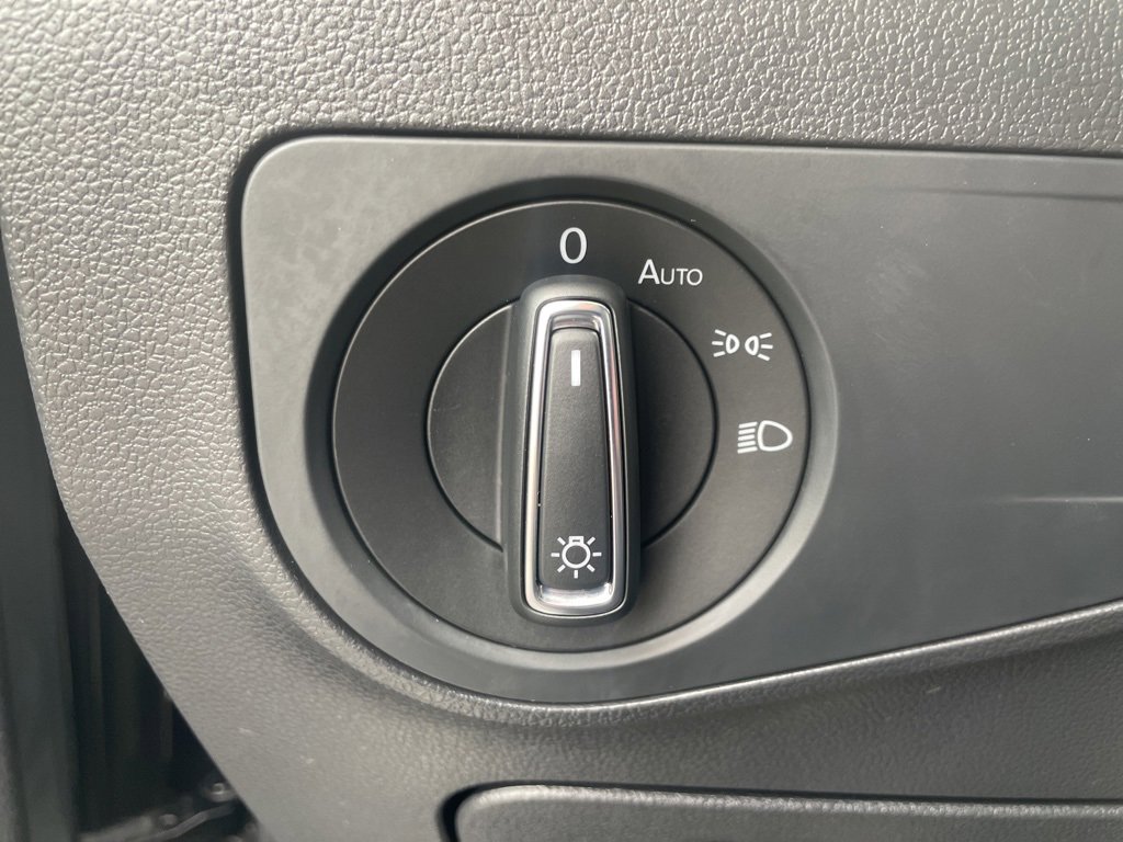 Used 2022 Volkswagen Tiguan SE R-Line image 25