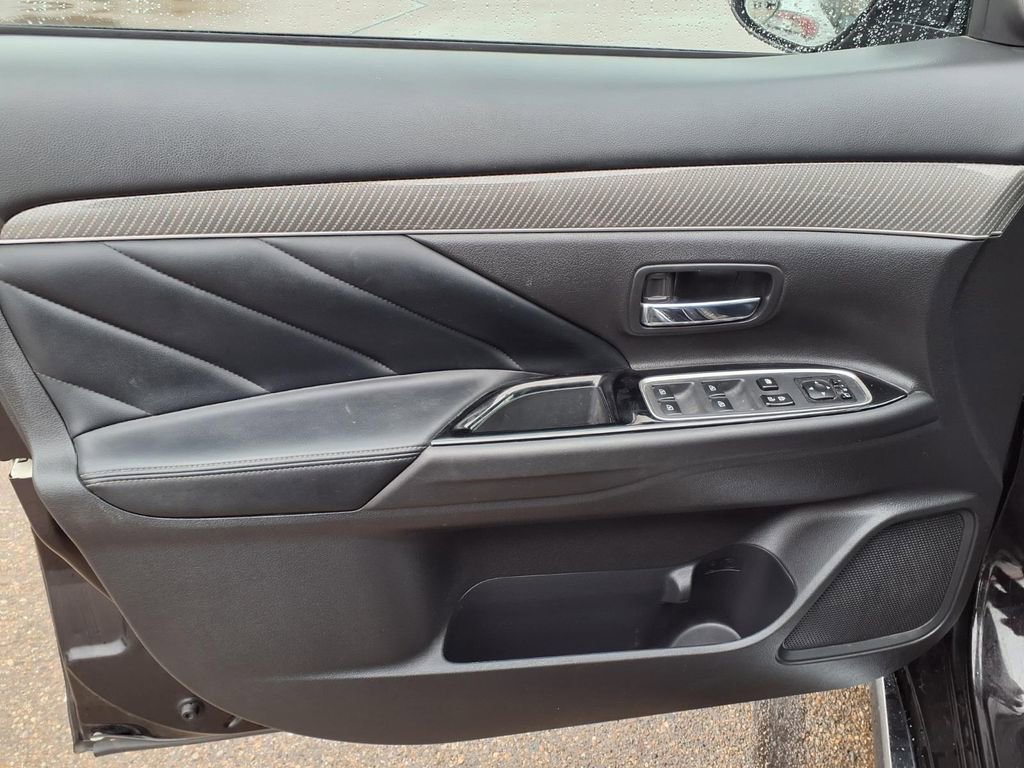 Used 2019 Mitsubishi Outlander GT image 12