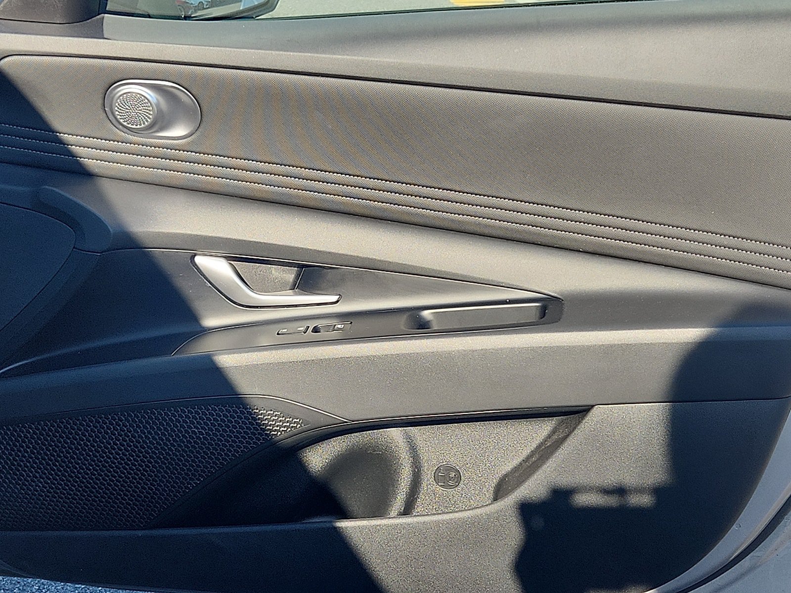 Certified 2025 Hyundai Elantra Limited FWD image 35