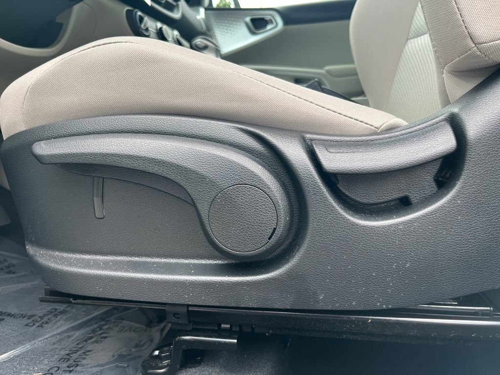 Certified 2025 Kia Soul LX FWD image 16