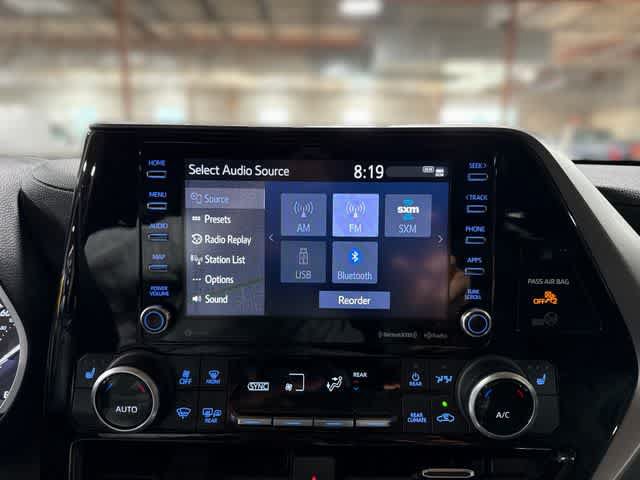 Used 2022 Toyota Highlander XLE AWD/4WD image 22