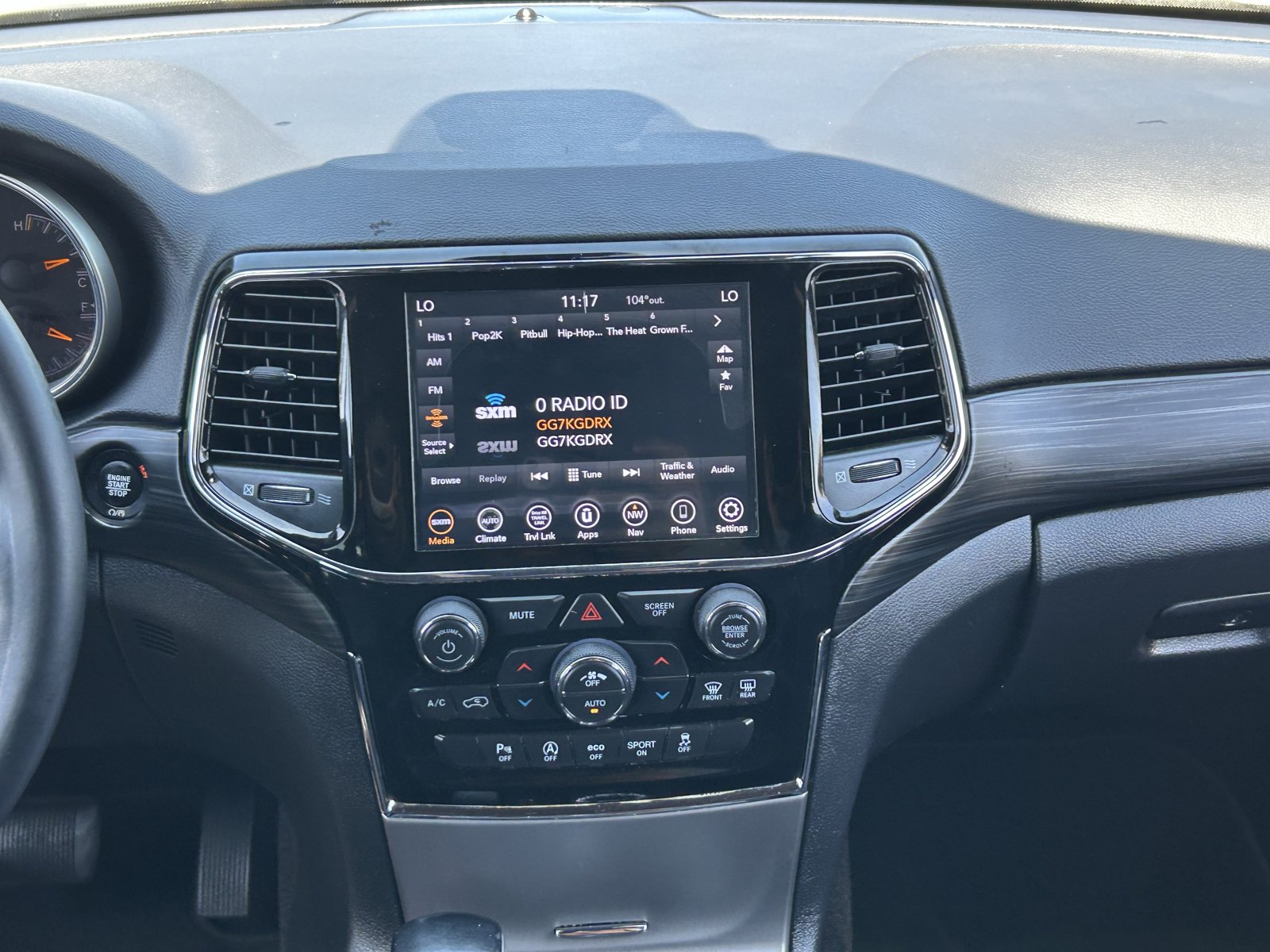 Used 2020 Jeep Grand Cherokee Altitude RWD image 18